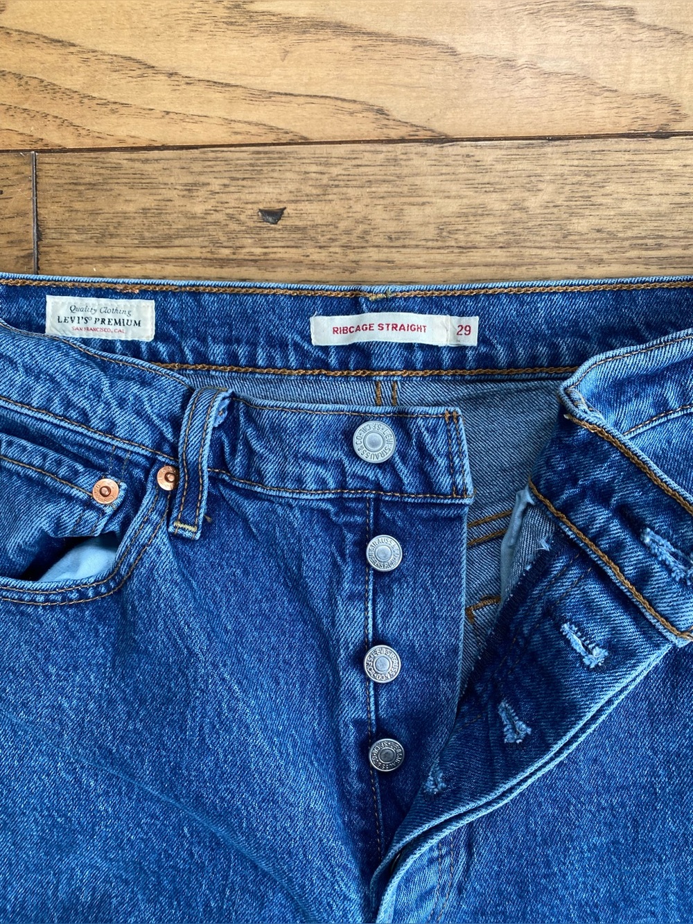 Levi’s Women’s Ribcage Straight Jeans, Size 29